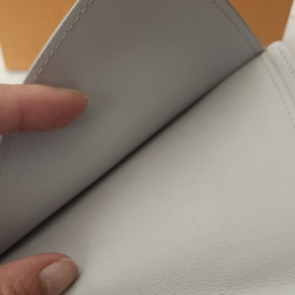 Louis Vuitton Artic Damier Infini Passport Holder - Picture 14 of 14